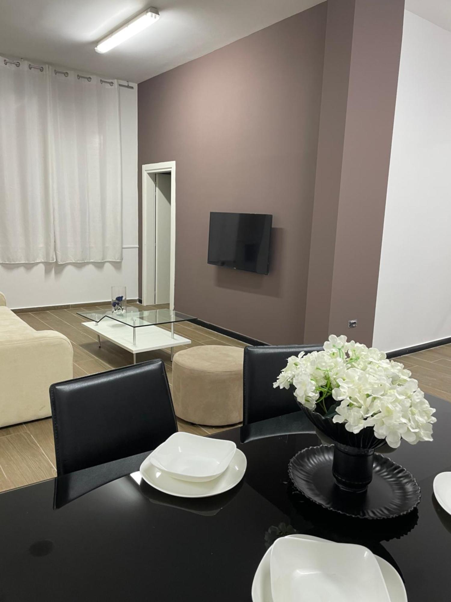 Gold Apartament Vlorë Εξωτερικό φωτογραφία