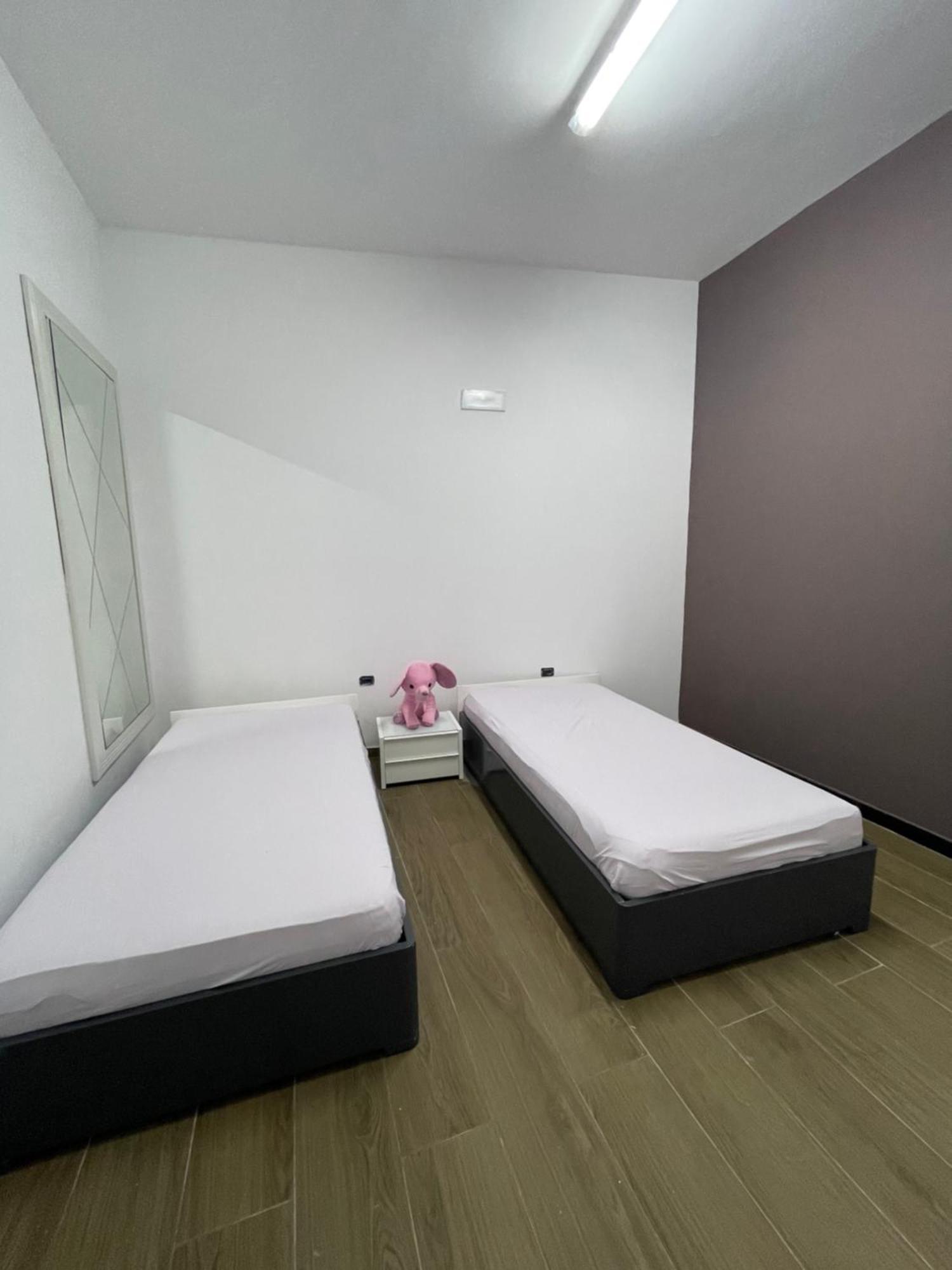 Gold Apartament Vlorë Εξωτερικό φωτογραφία