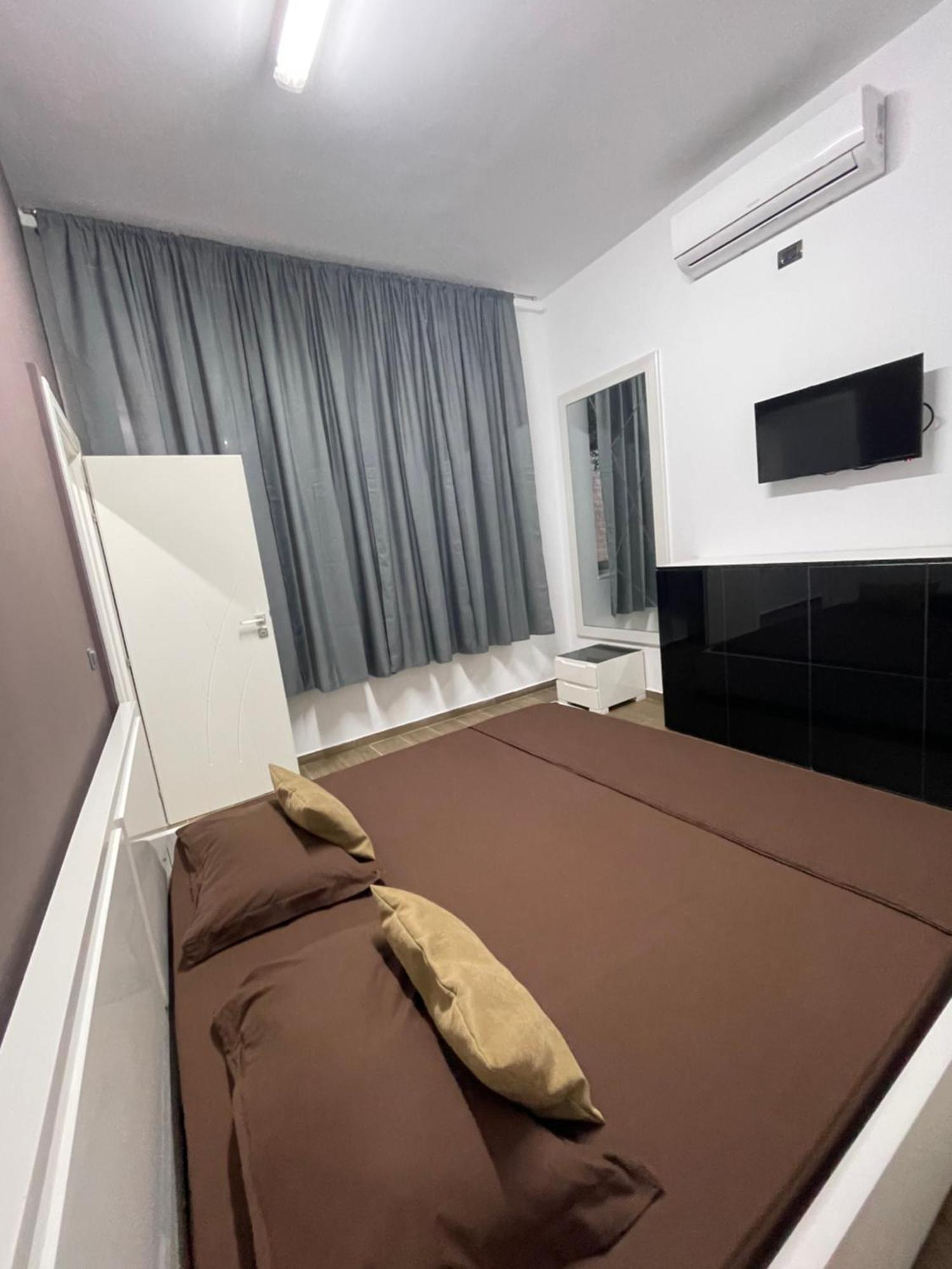 Gold Apartament Vlorë Εξωτερικό φωτογραφία